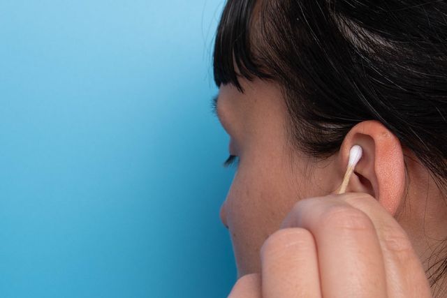 How To Remove Water In Ear