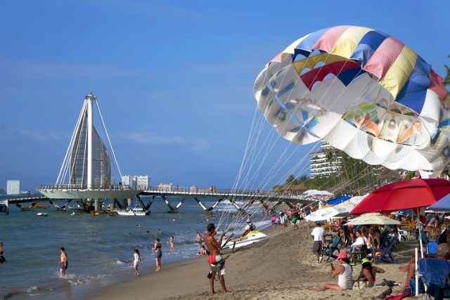 What to Expect on Your First Parasailing Ride